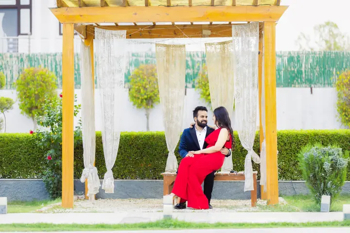 Pre-wedding shoot in Gurgaon and Delhi NCR by Chirag Photo World