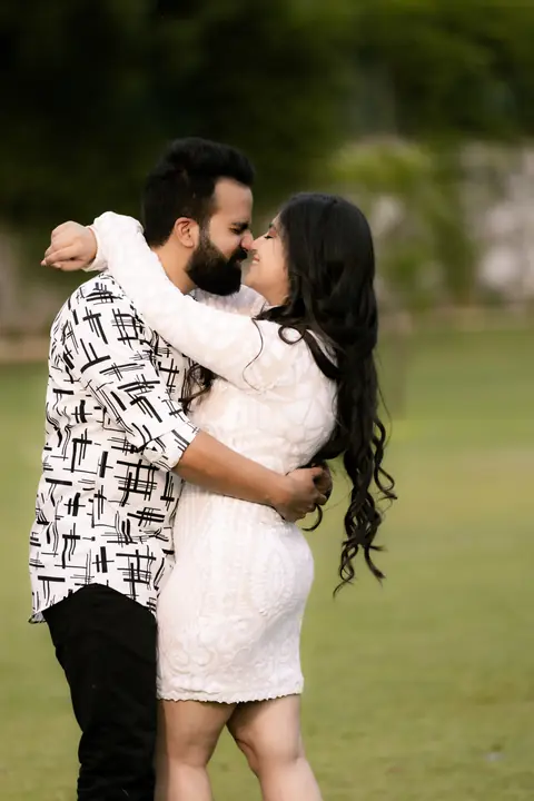 Pre-wedding shoot in Gurgaon and Delhi NCR by Chirag Photo World